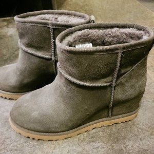 Ugg Classic Femme Mini Boot